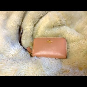 Coach Accordion Zip Wallet w/ wrist loop 🐷🧅🩰🧴